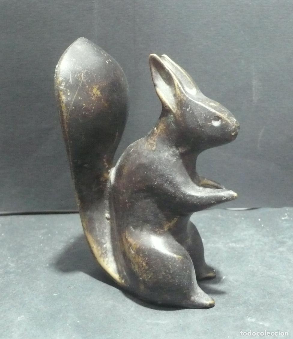 Arte: PEQUE&Ntilde;A ARDILLA EN BRONCE - Foto 2