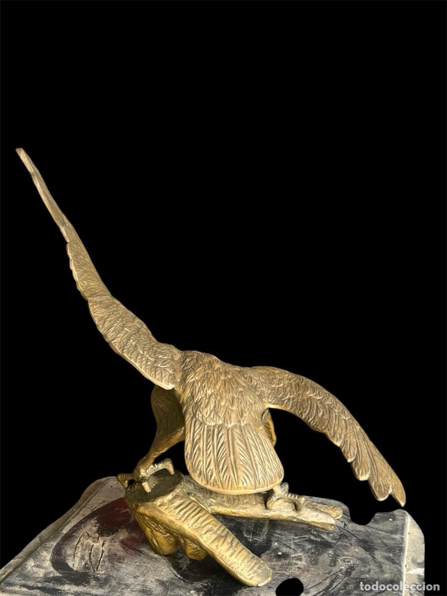 Arte: GRAN HALC&Oacute;N DE BRONCE SOBRE RAMA - Foto 2