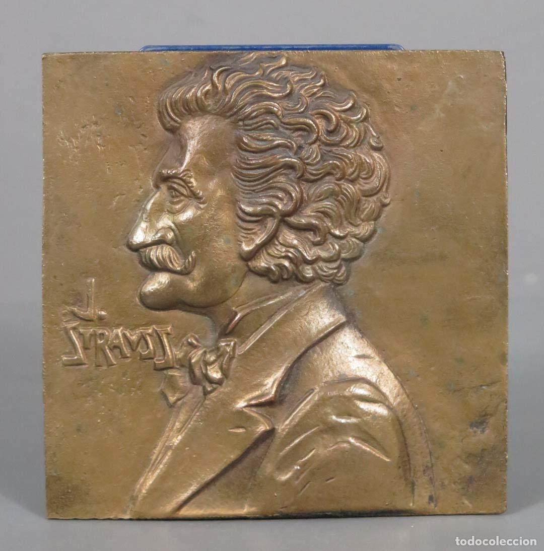 Arte: PLACA. COMPOSITOR STRAUSS. BRONCE. HACIA 1900 - Foto 1
