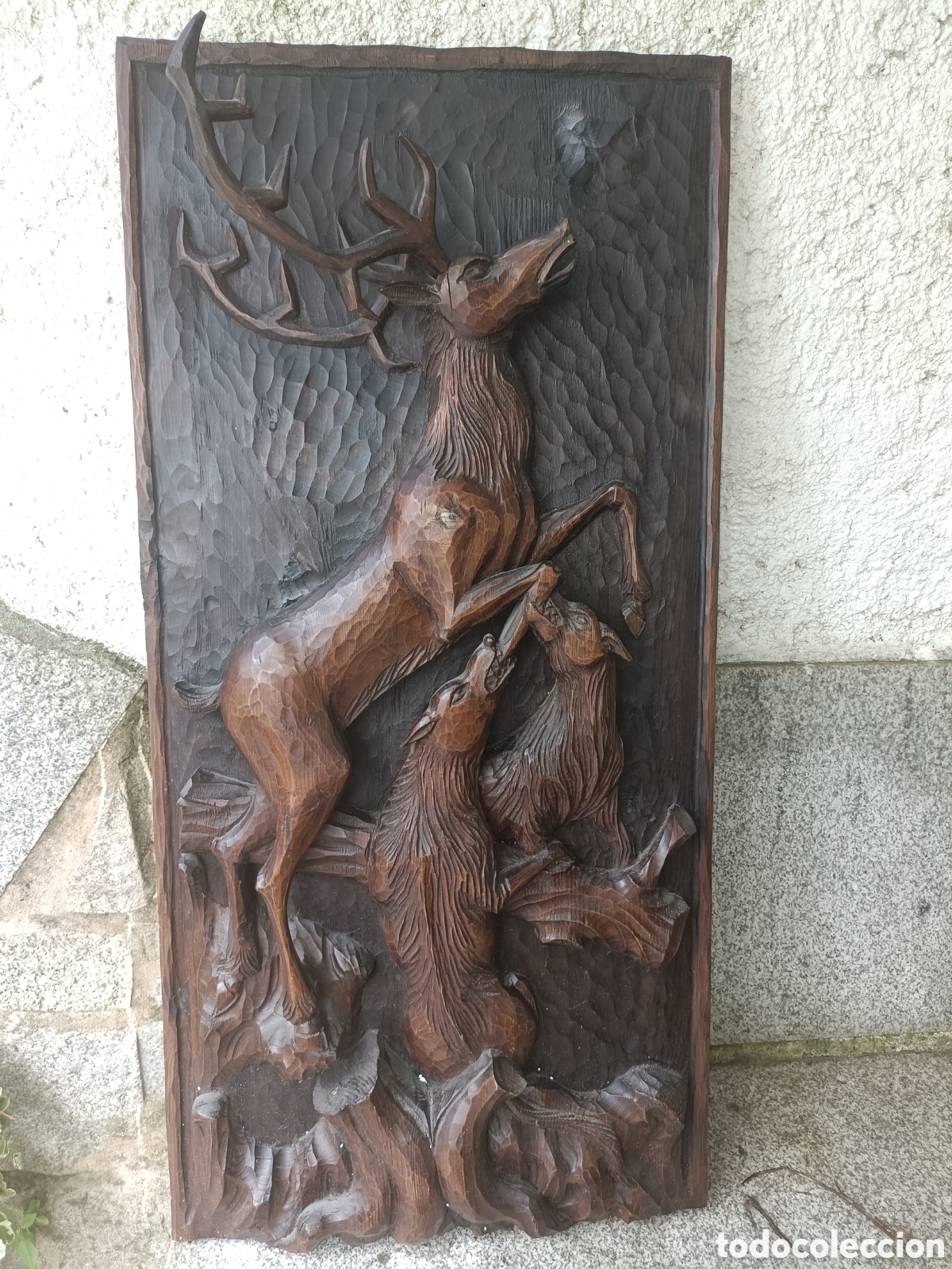 Arte: Madera tallada, ciervo con lobos - Foto 3