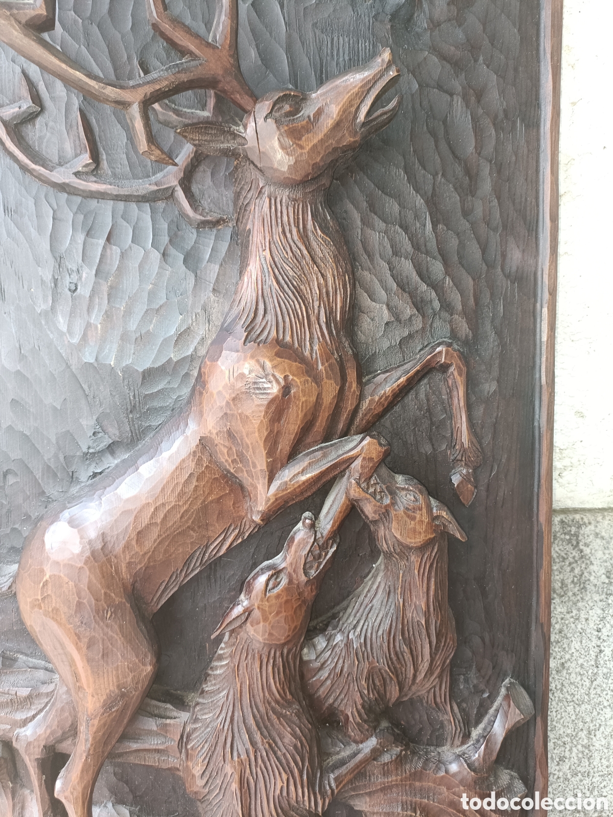 Arte: Madera tallada, ciervo con lobos - Foto 6