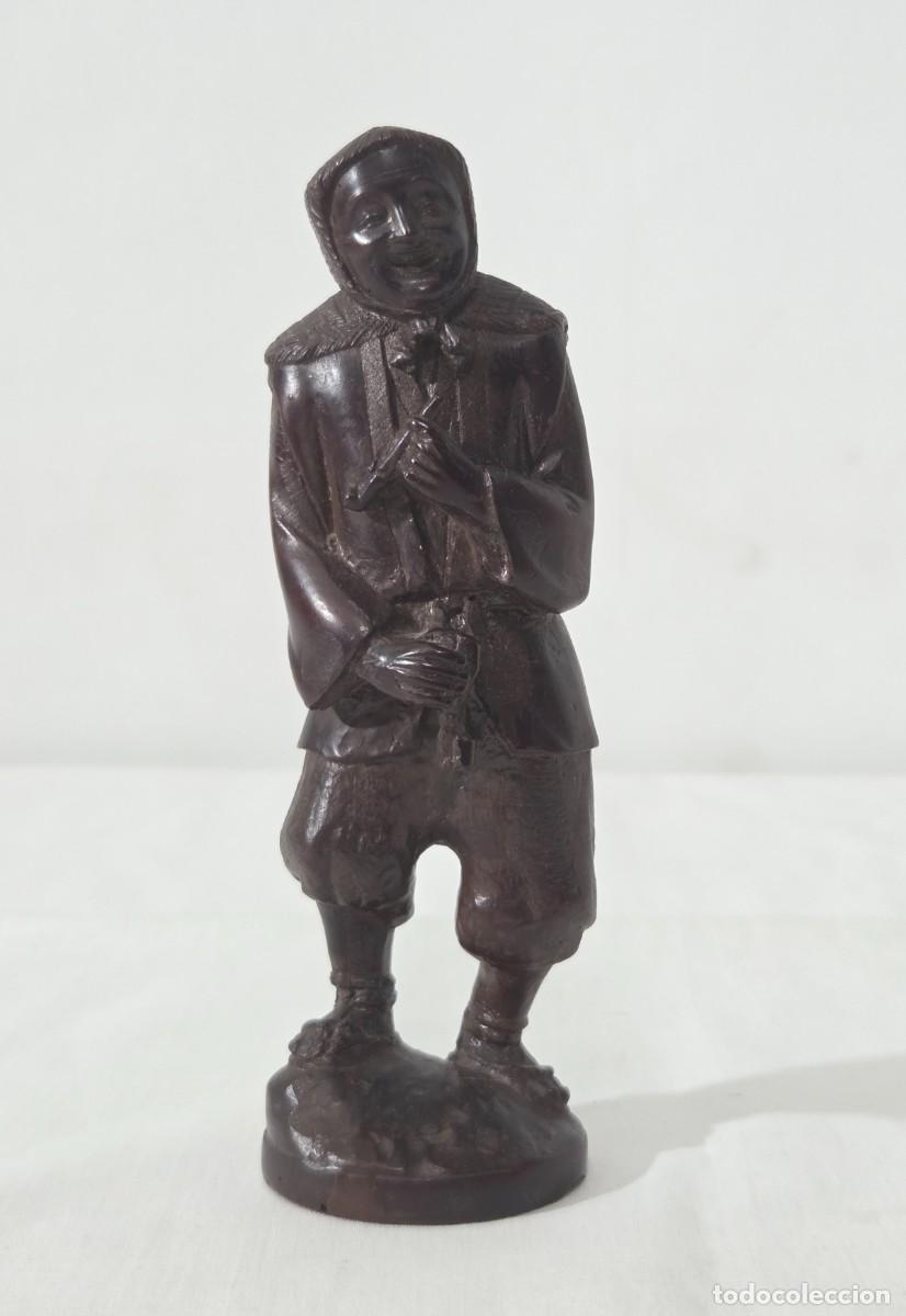 Arte: Figura de madera tallada, sonriente - Foto 1