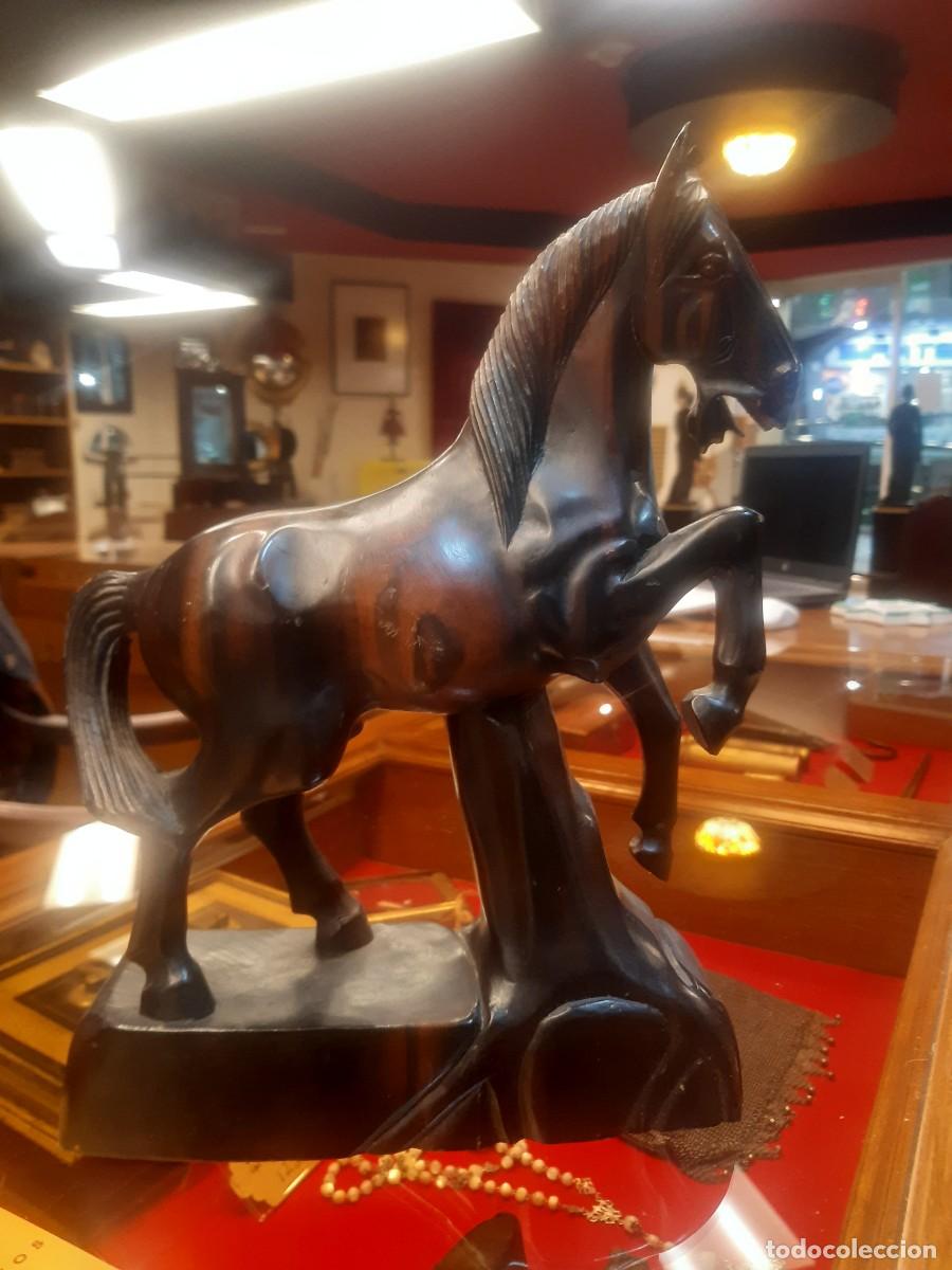 Arte: CABALLO DE MADERA DE PALISANDRO - Foto 1