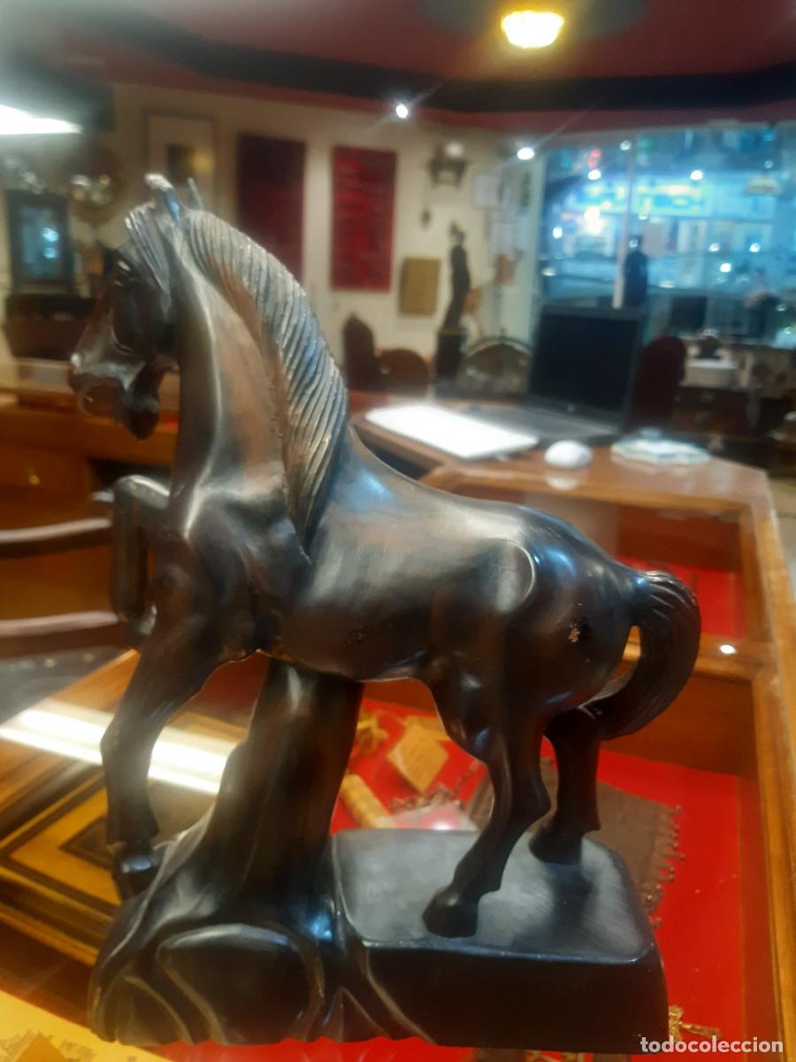 Arte: CABALLO DE MADERA DE PALISANDRO - Foto 2