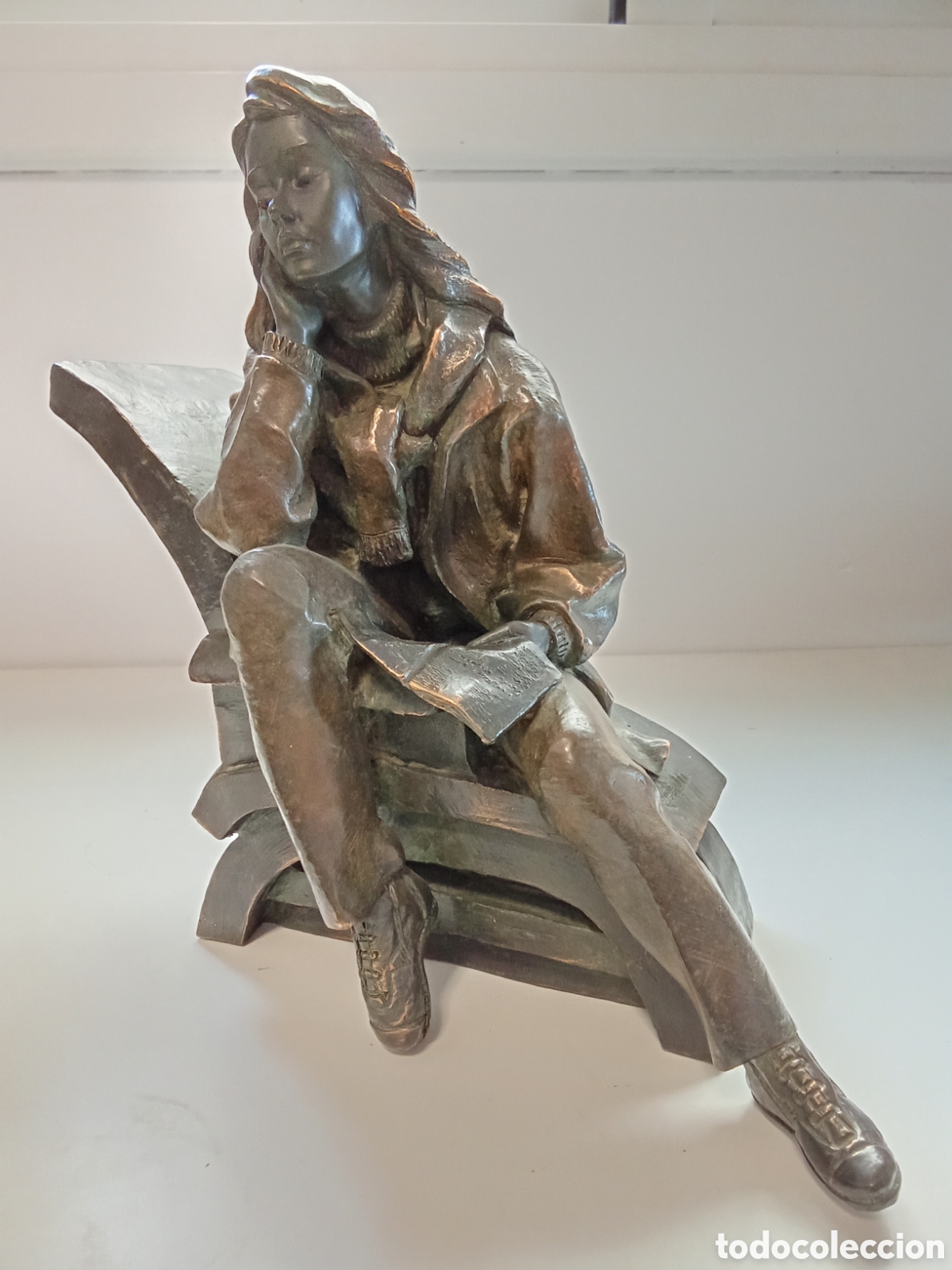 Arte: Estatuilla A la B&uacute;squeda de E. Xaloc - Foto 1