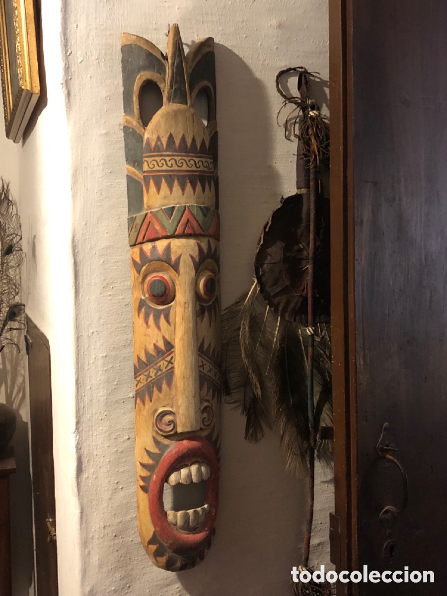 Arte: 100 cm &bull; Antigua y gigante m&aacute;scara totem &bull; madera policromada &bull; Indonesia Barong