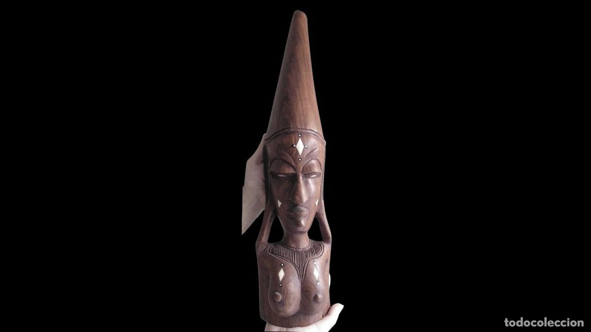 Arte: Escultura Antigua Tallada a Mano &rdquo;Mujer Teta&rdquo; con Incrustaciones de Hueso