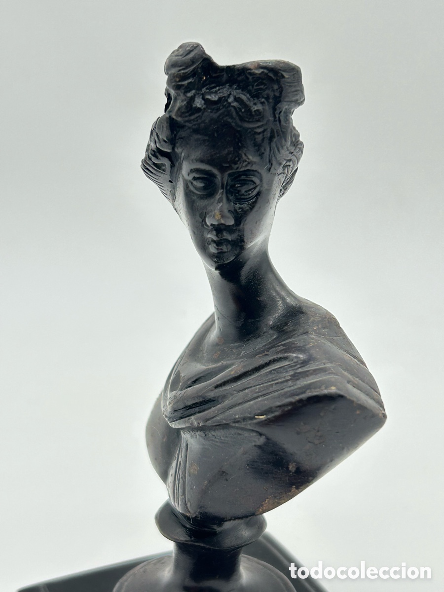 Arte: Busto de mujer estilo griego. Representada de perfil - Foto 1