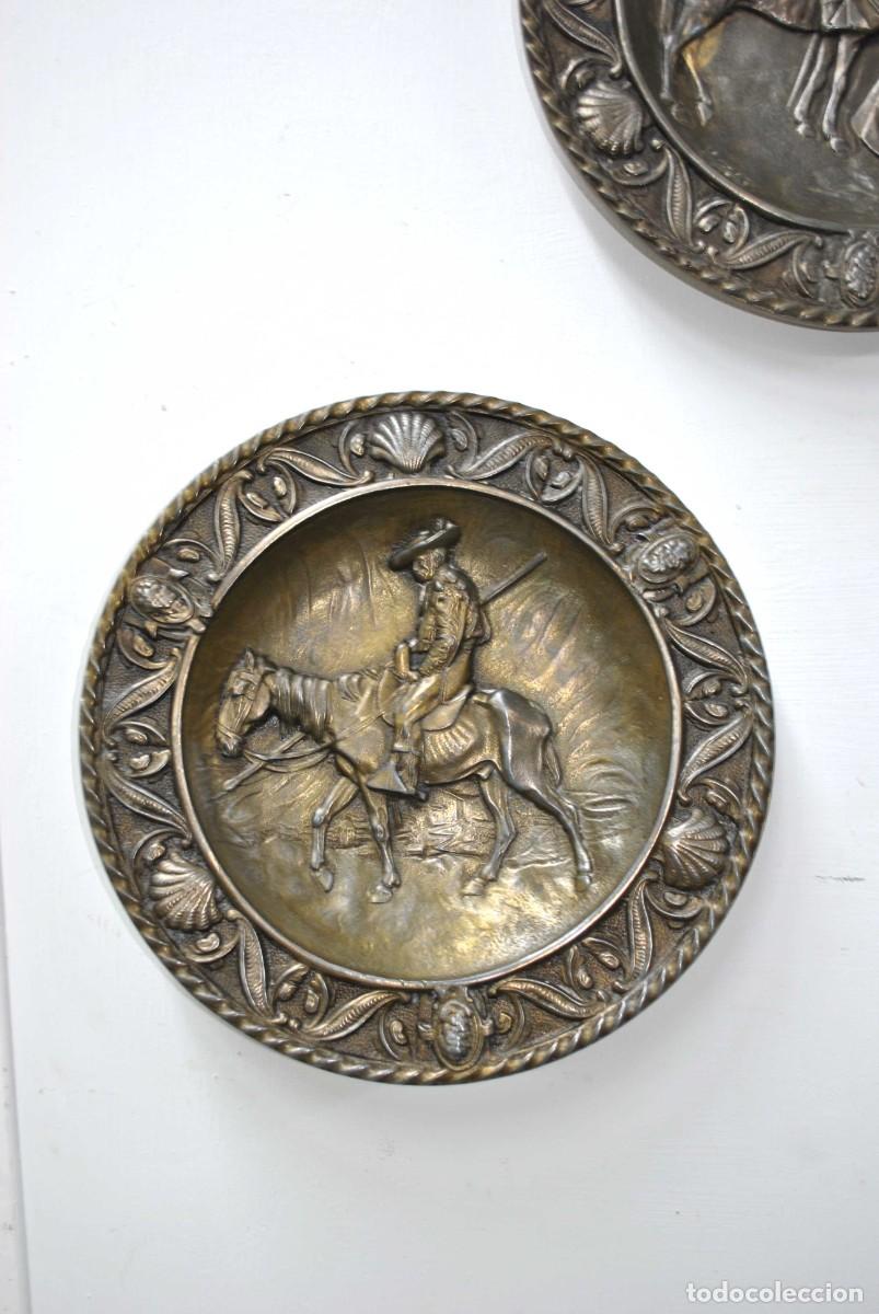 Arte: PAREJA DE PLATOS DE BRONCE MACIZO - Foto 2