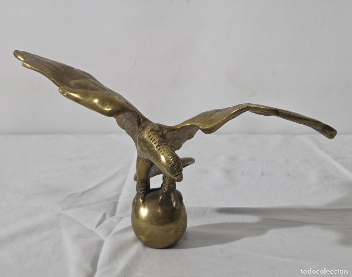 Arte: Aguila sobre esfera en bronce macizo - Foto 1