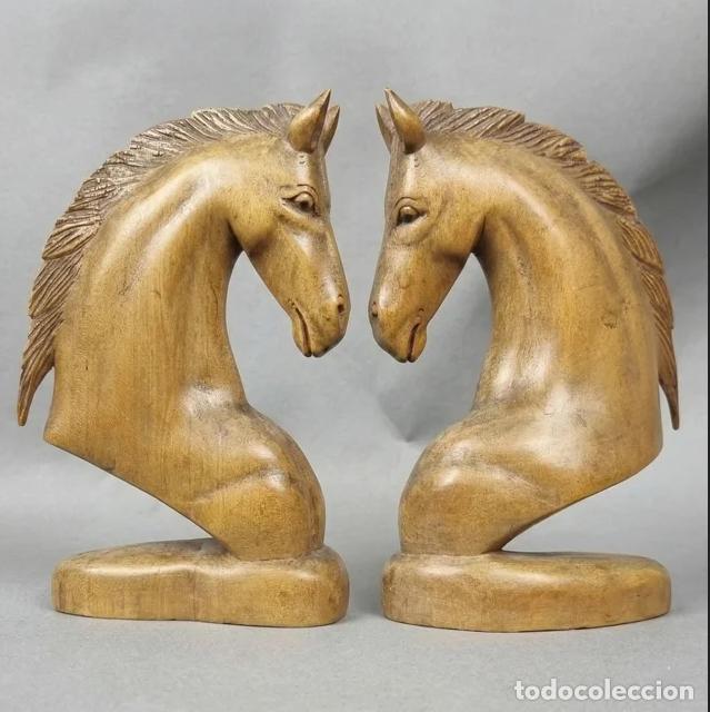 Art: Esculturas de caballos de teca
