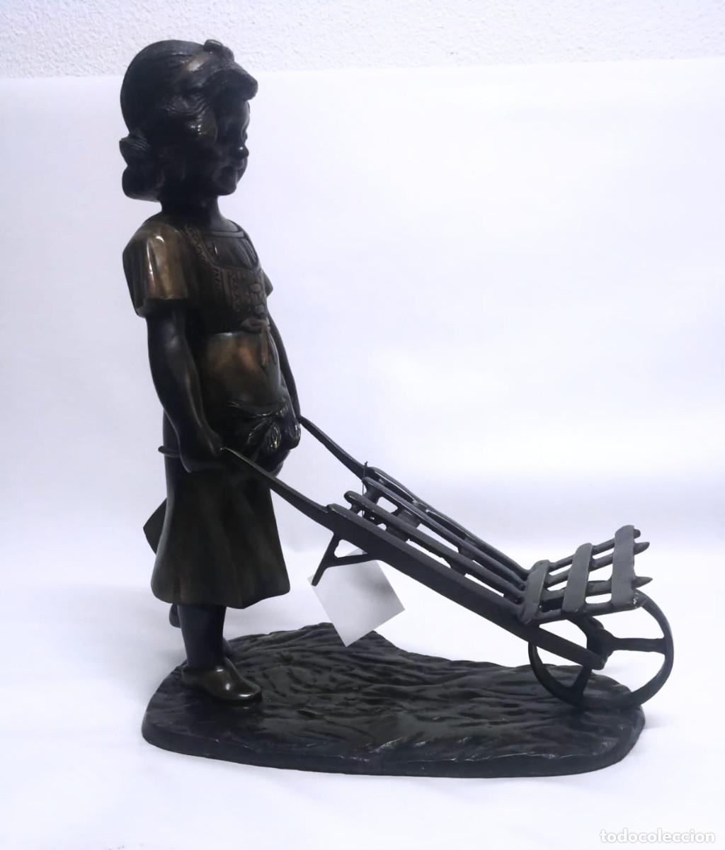 Arte: BRONCE &ndash; NI&Ntilde;A CON CARRETILLA - Foto 1