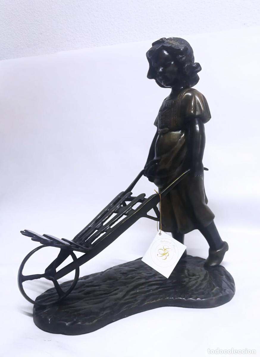 Arte: BRONCE &ndash; NI&Ntilde;A CON CARRETILLA - Foto 2