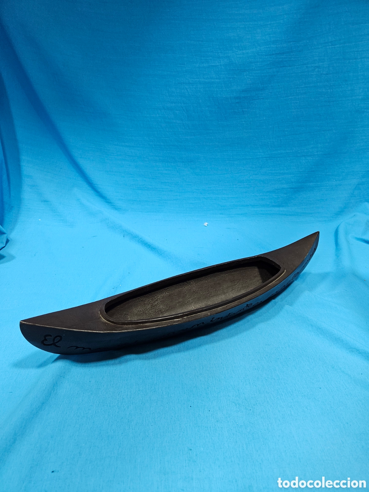 Arte: FIGURA BRONCE BARCA CANOA 2004 DE SUSI GOMEZ