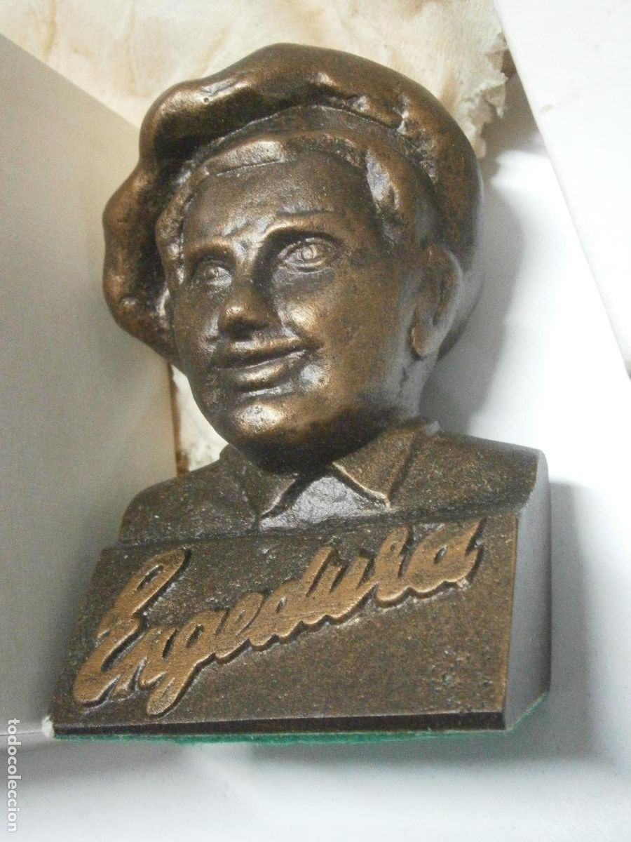 Arte: ANTIGUO BUSTO CON BOINA (GALARDON O PREMIO) EN BRONCE +- 11 CM NUEVO EN SU CAJA