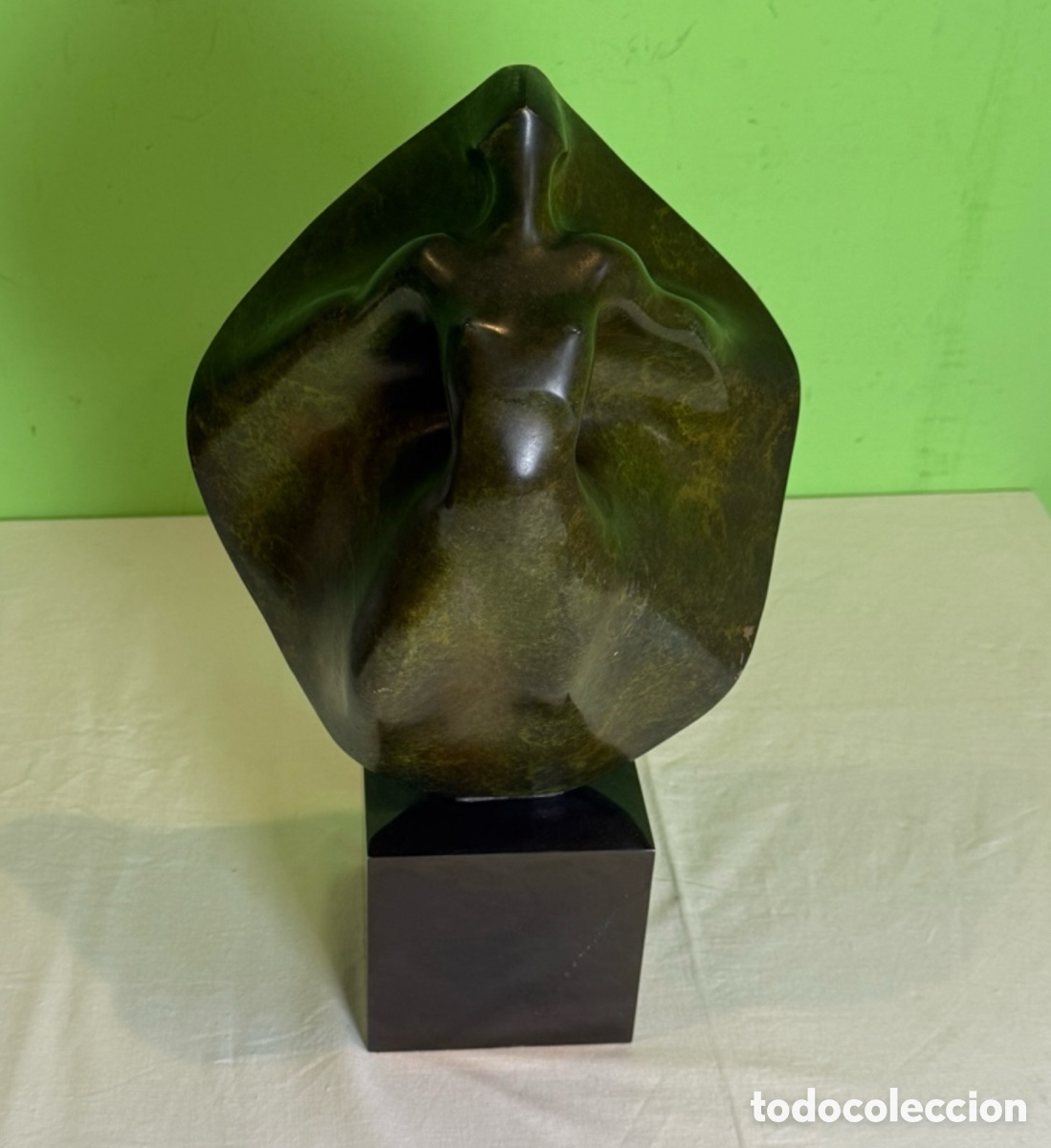 Arte: Gran escultura de bronce de LOLA PONS. Edici&oacute;n limitada 2/9 . Desnudo femenino. ( peso: 12 kg).