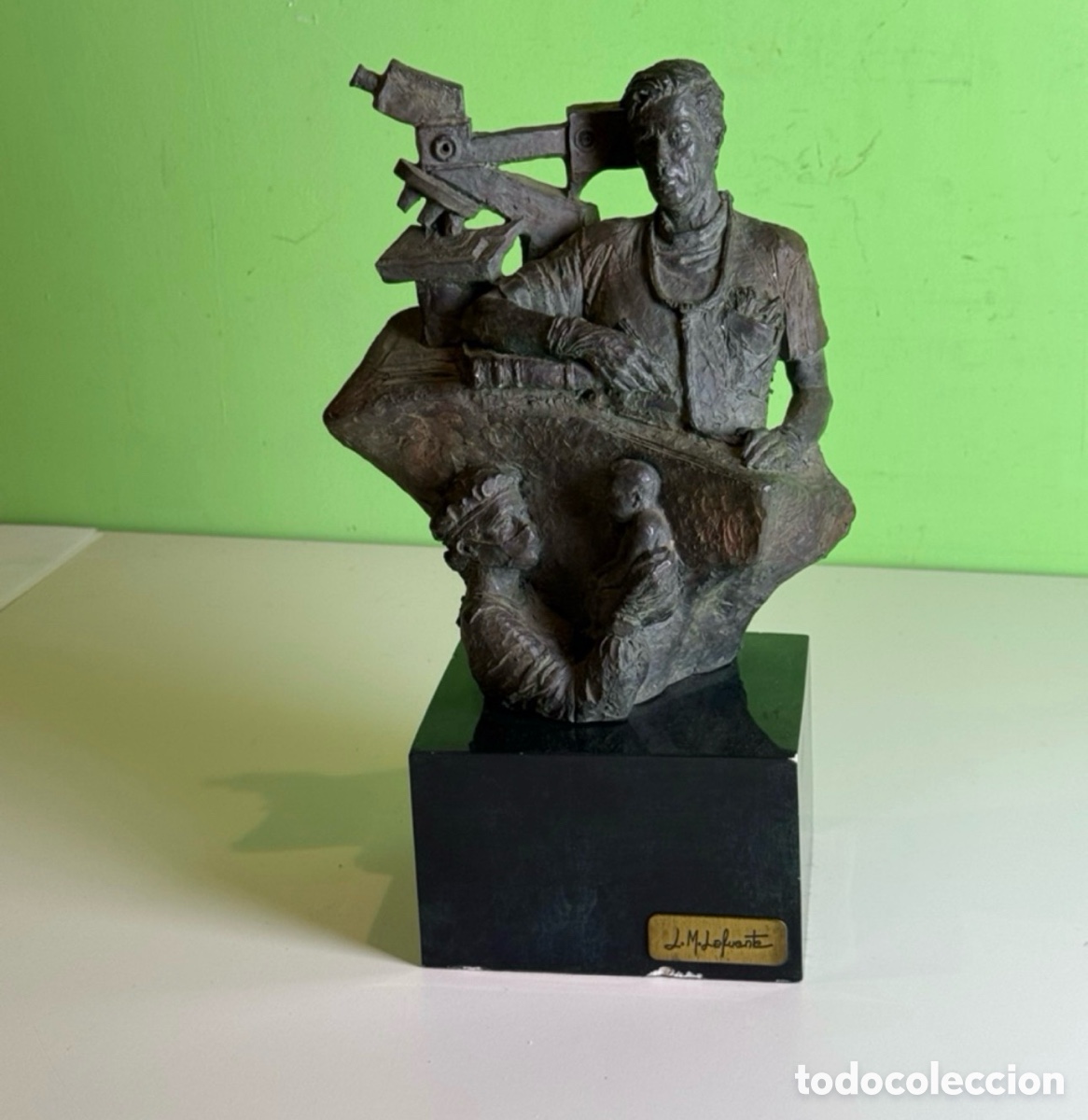 Arte: escultura en bronce M&eacute;dico Ginec&oacute;logo de Luis Mart&iacute;nez Lafuente. Firmada base piedra.serie limitada