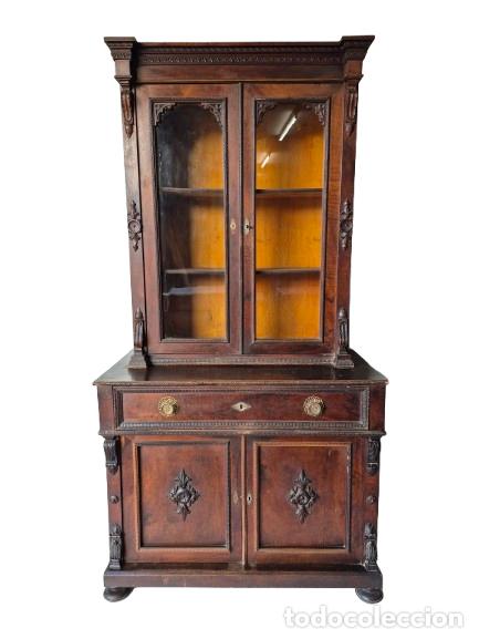 Art: Vitrina Escritorio Isabelina - Madera de Nogal - Interior en Limoncillo - S. XIX