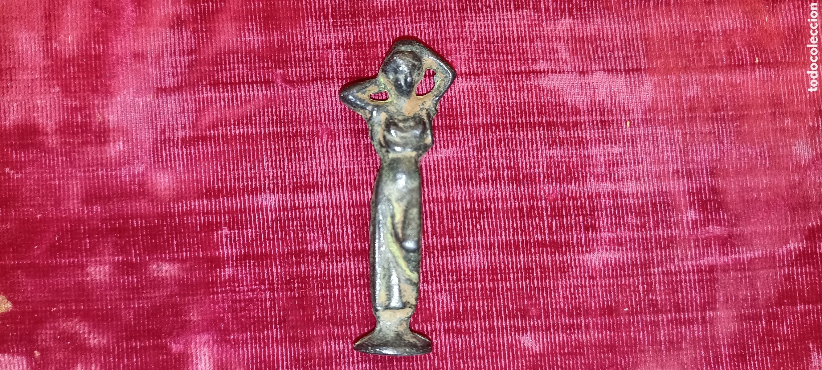Arte: FIGURILLA DE MUJER EN BRONCE CON BONITA PATINA ROMANA
