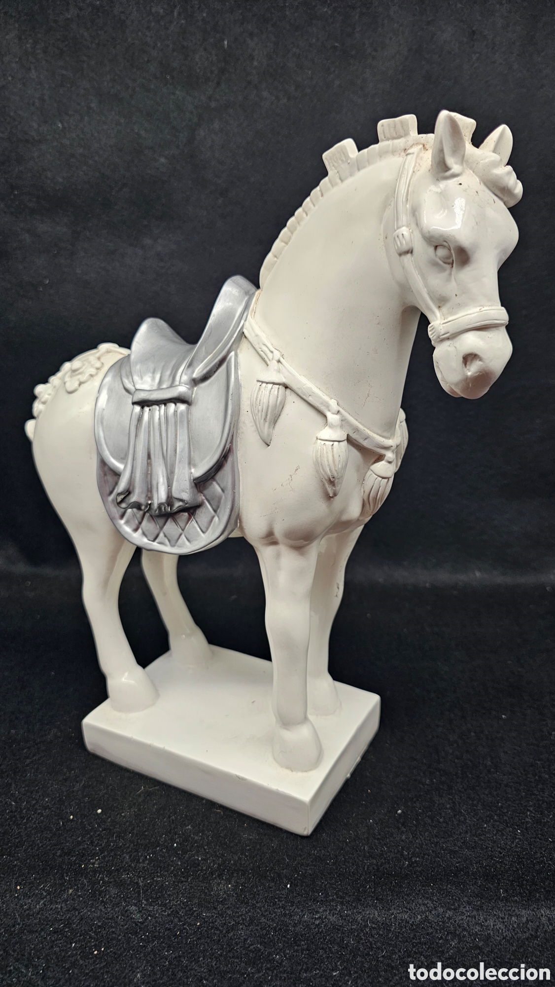 Arte: Caballo de resina.....