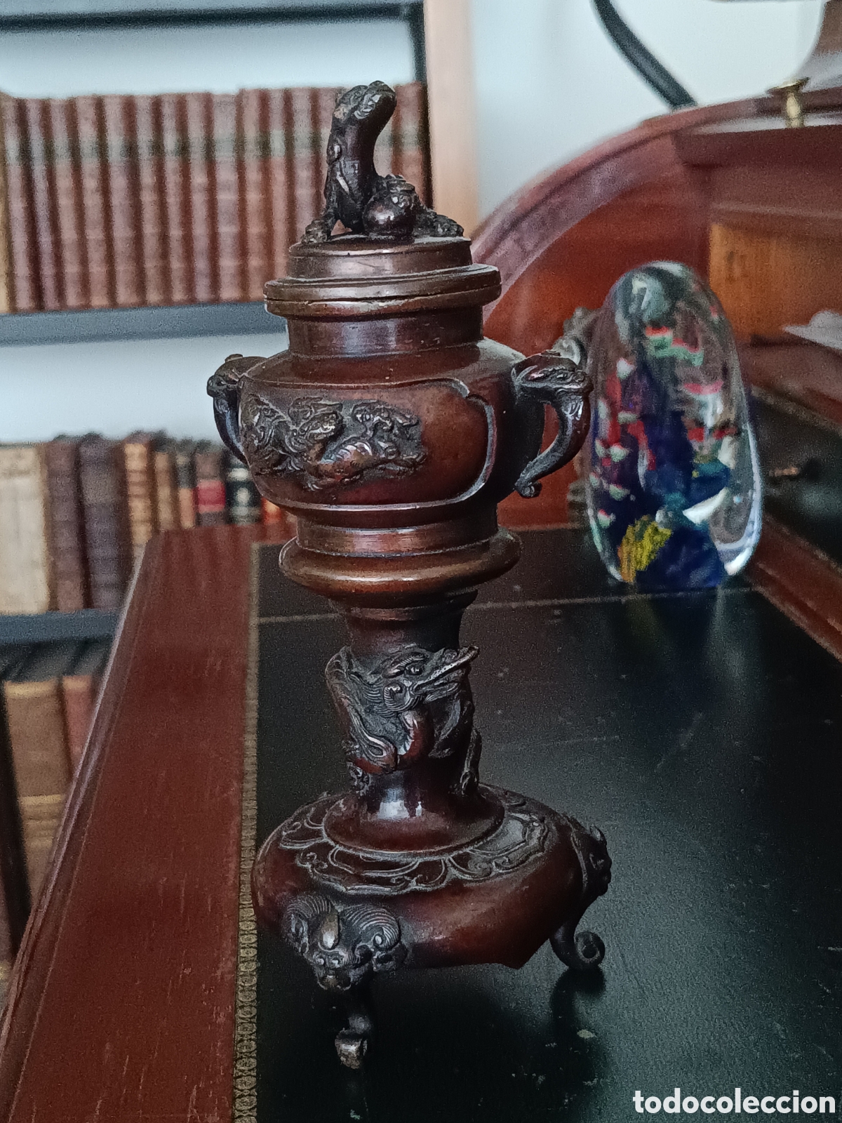 Arte: ANTIGUO INCENSARIO ORIENTAL (KORO) REALIZADO EN BRONCE PATINADO - PERRO DE FU Y DRAGONES. 22 CM ALTO