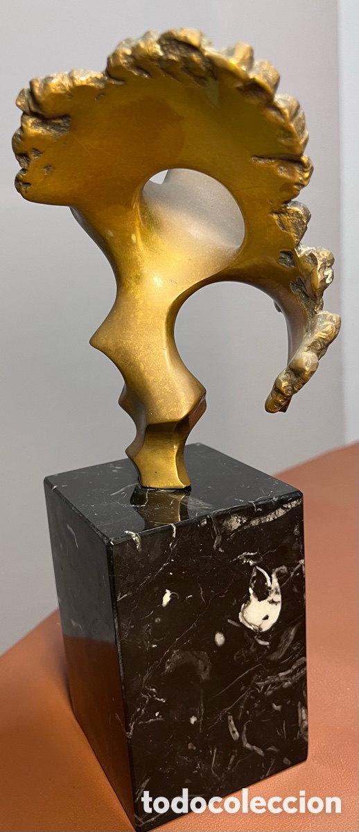 Arte: Escultura de bronce abstracto