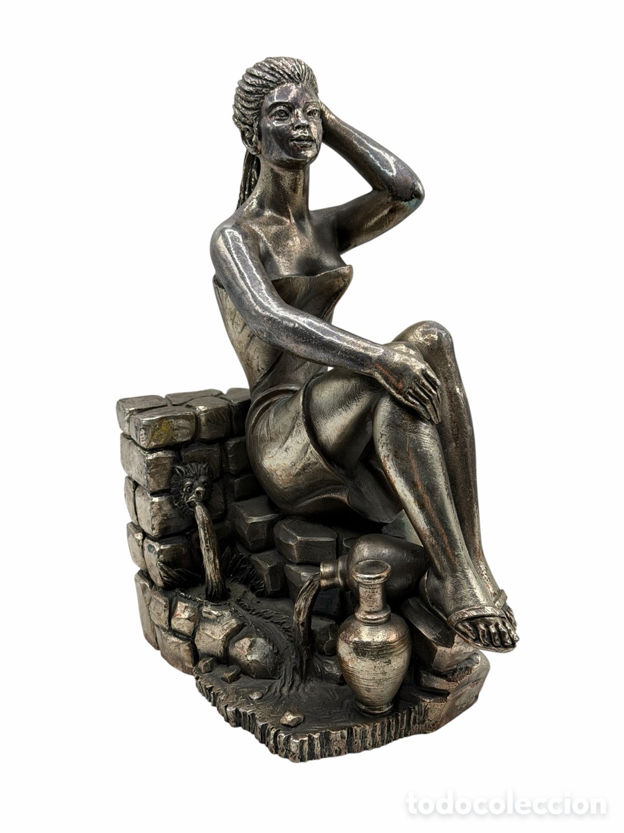 Art: Escultura de Mujer Plateada