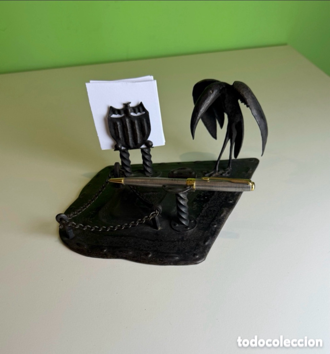 Art: Curiosa escultura de hierro y papel de hierro forjado. Ver las fotos.