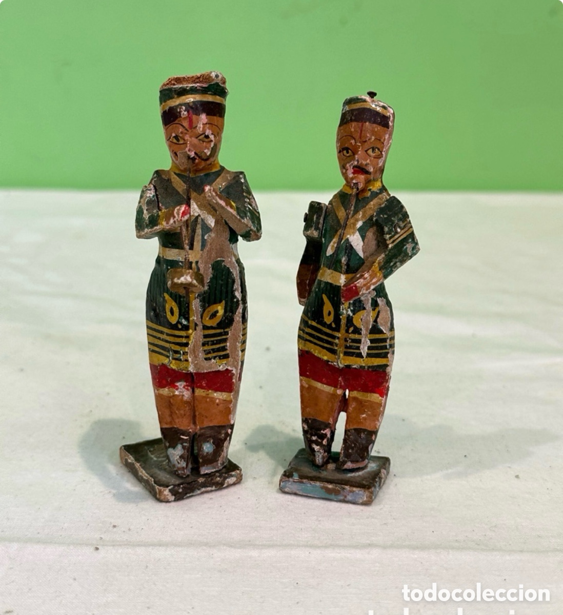Art: Pareja esculturas madera policromada m&uacute;sicos con gaita siglo XIX 10 cm