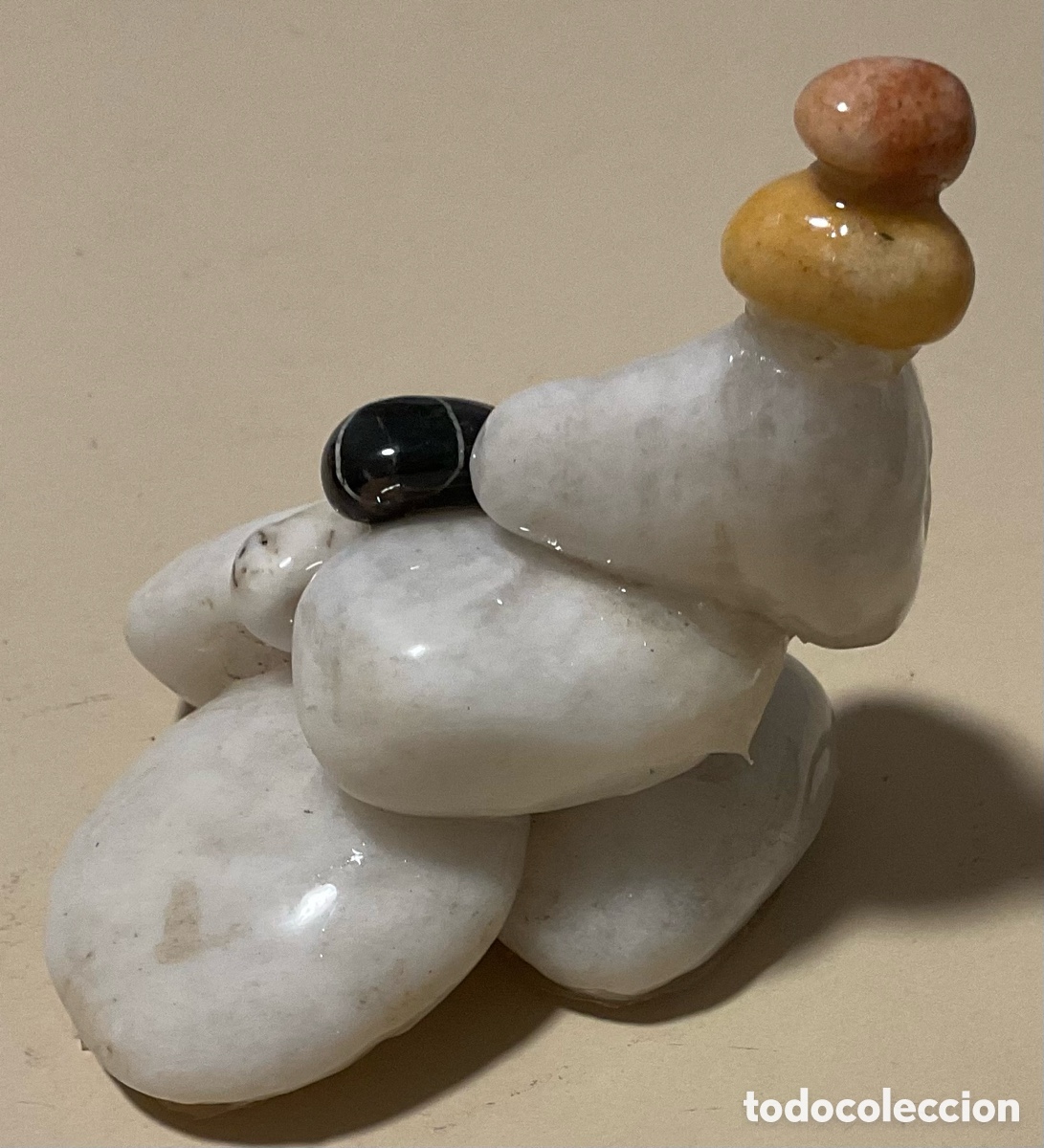 Art: N&uacute;mero 1. Escultura piedras.