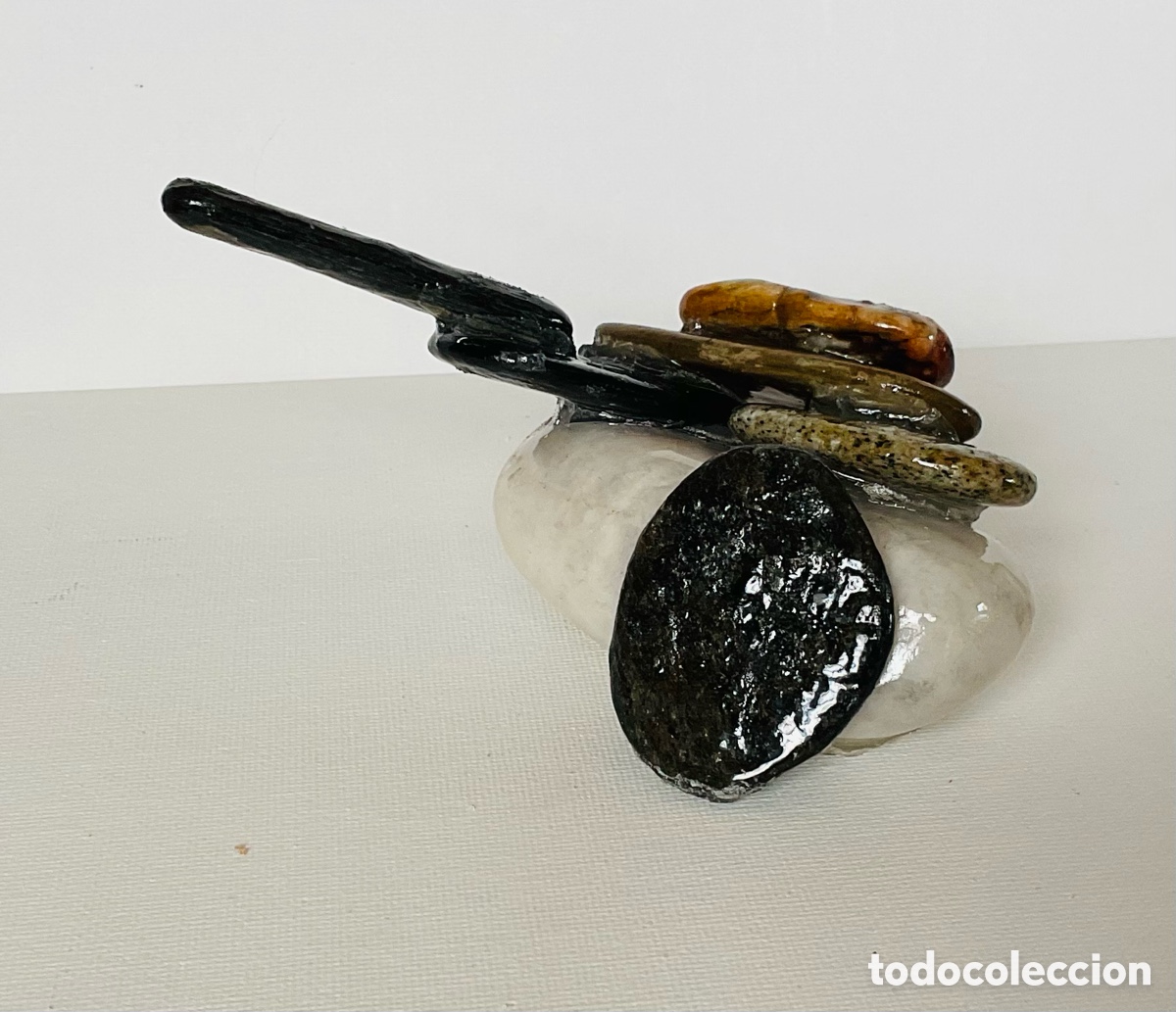 Art: N&uacute;mero 33. Escultura piedras.