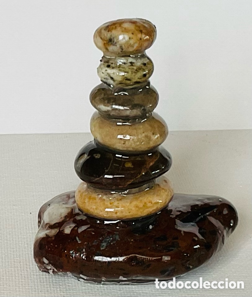 Art: N&uacute;mero 27. Escultura piedras.