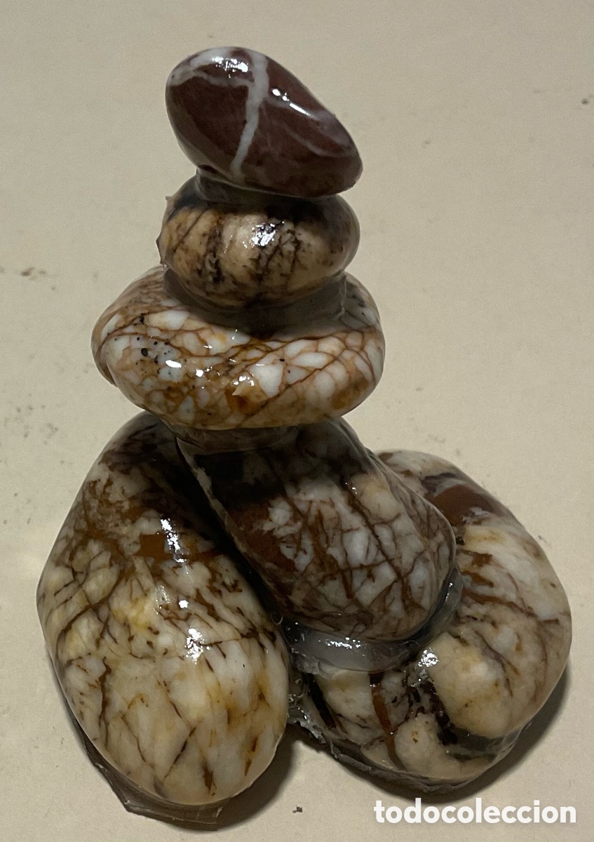 Art: N&uacute;mero 11. Escultura de piedras.