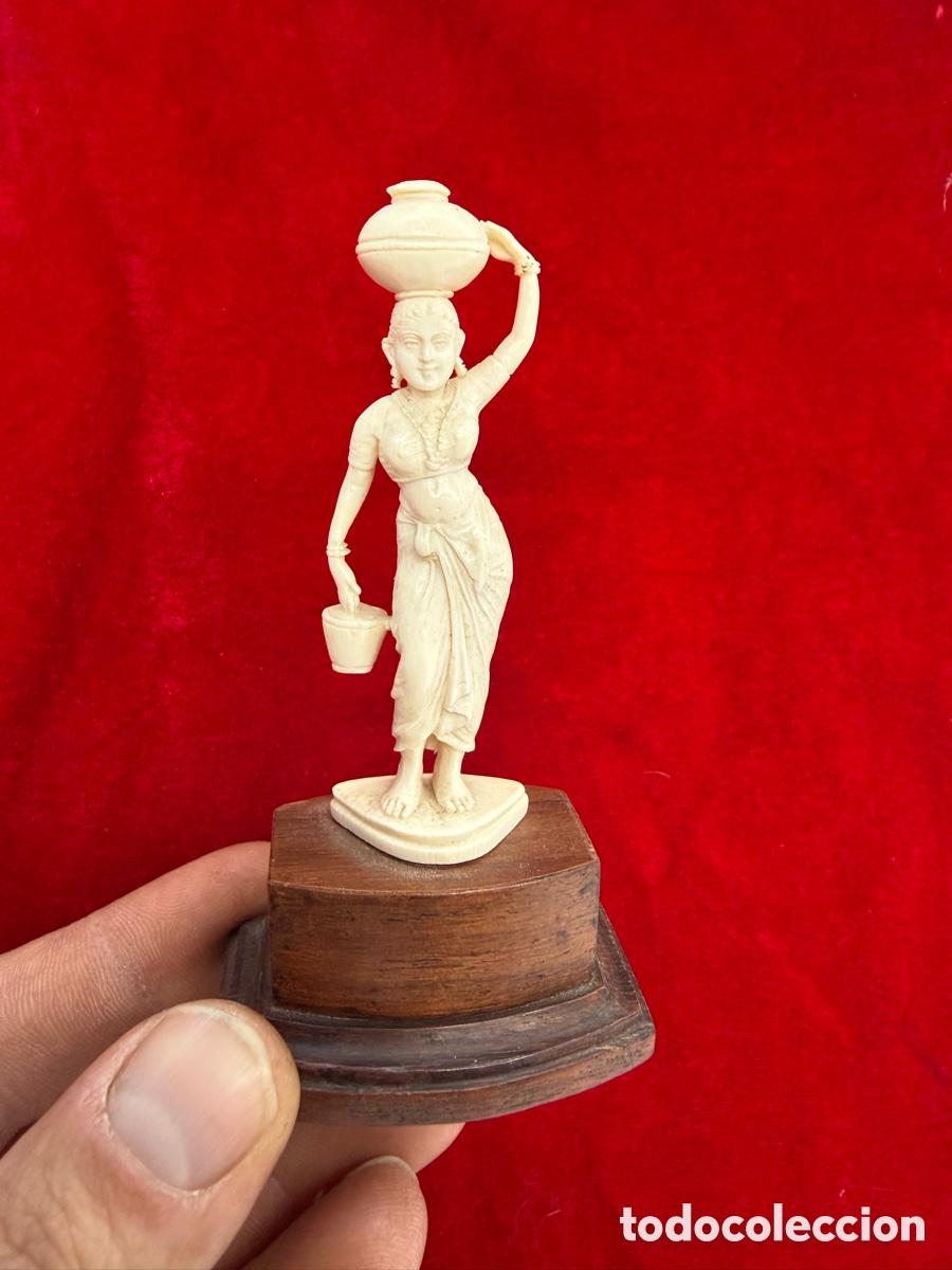 Arte: Espectacular escultura en marfil,Mujer India Aguadora!