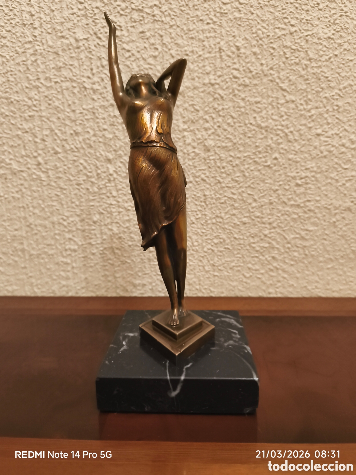 Arte: figura de mujer en bronce - Foto 1