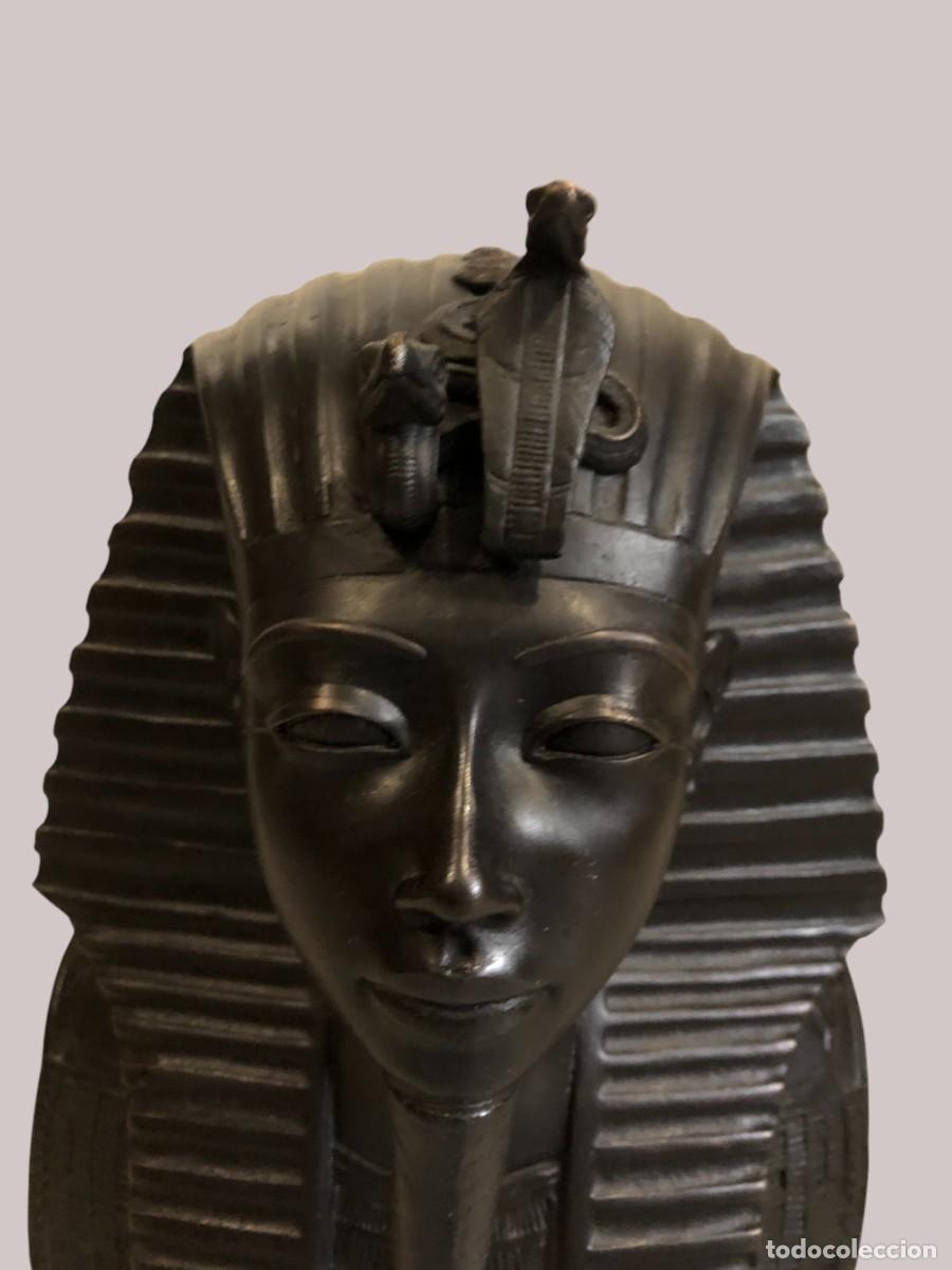 Arte: gran busto de tutankamon en bronce - Foto 5