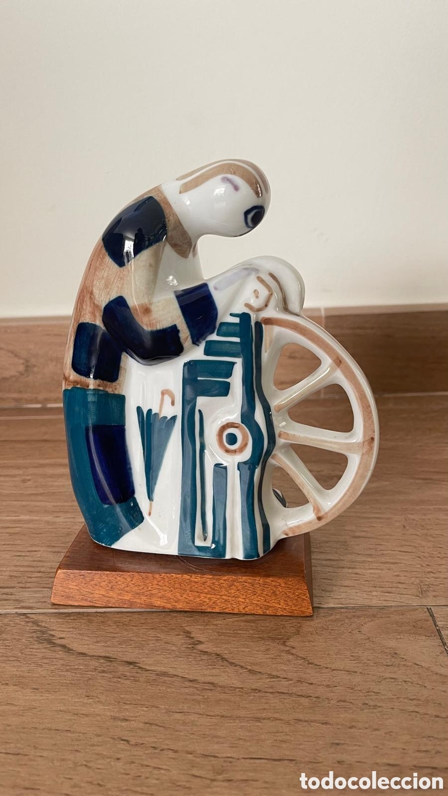 Arte: figura de porcelana de la reconocida f&aacute;brica gallega Sargadelos, titulada &rdquo;El Afilador&rdquo;