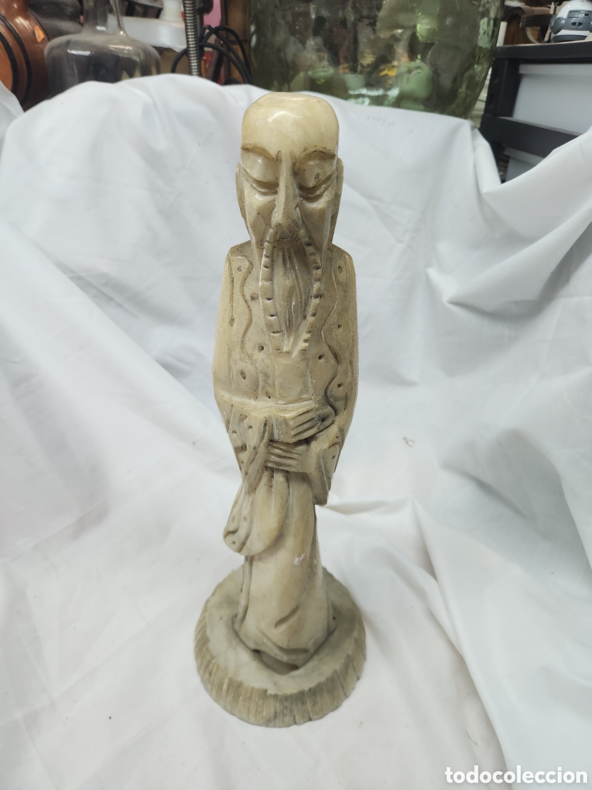 Arte: ANTIGUA FIGURA DE ALABASTRO MONJE CHINO. 38CM.