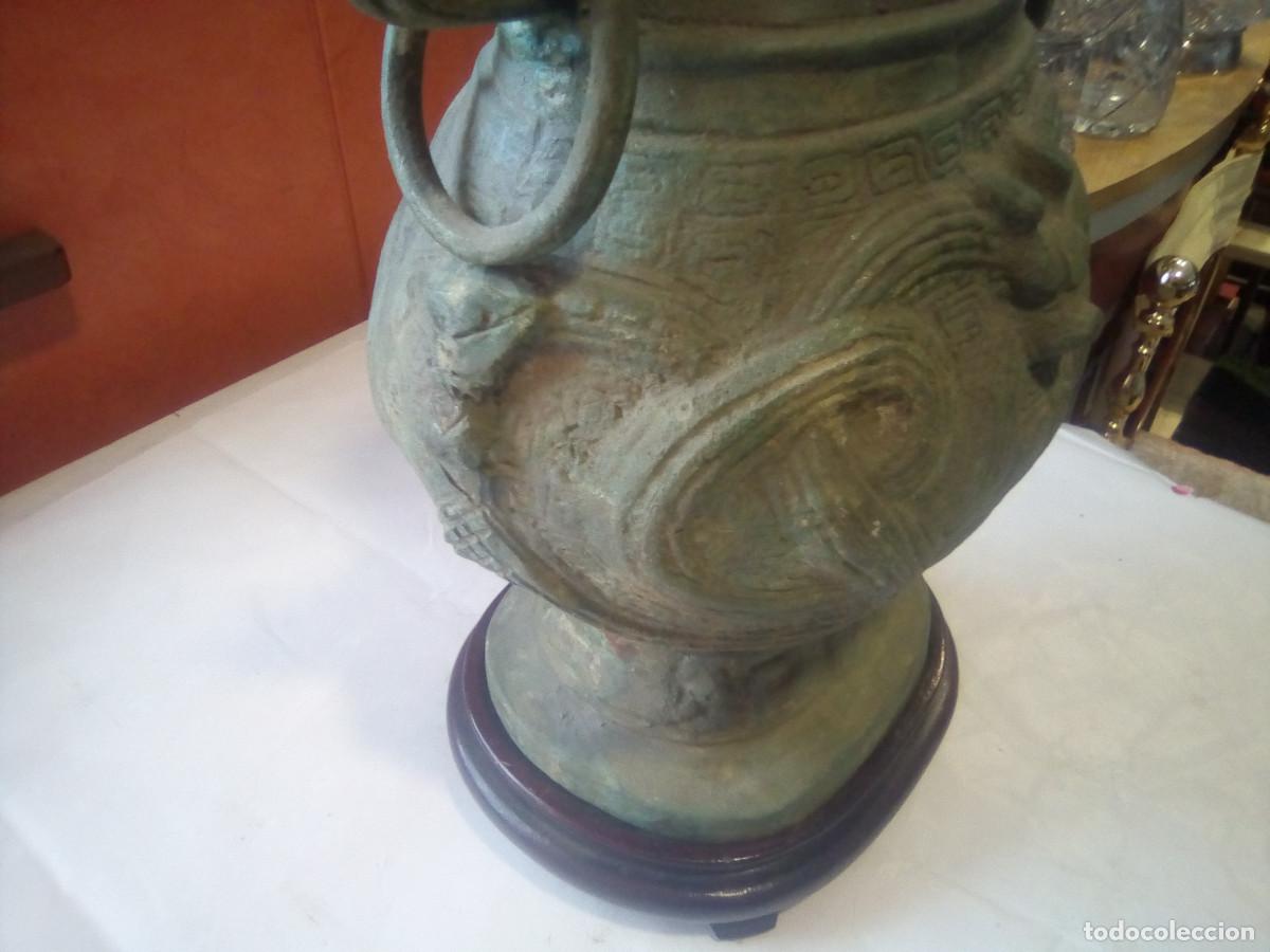 Arte: jarron de bronce base de madera - Foto 1