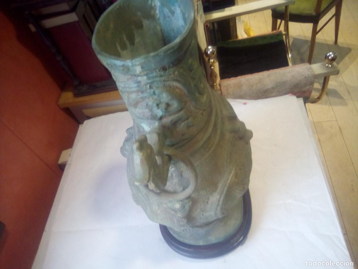Arte: jarron de bronce base de madera - Foto 6