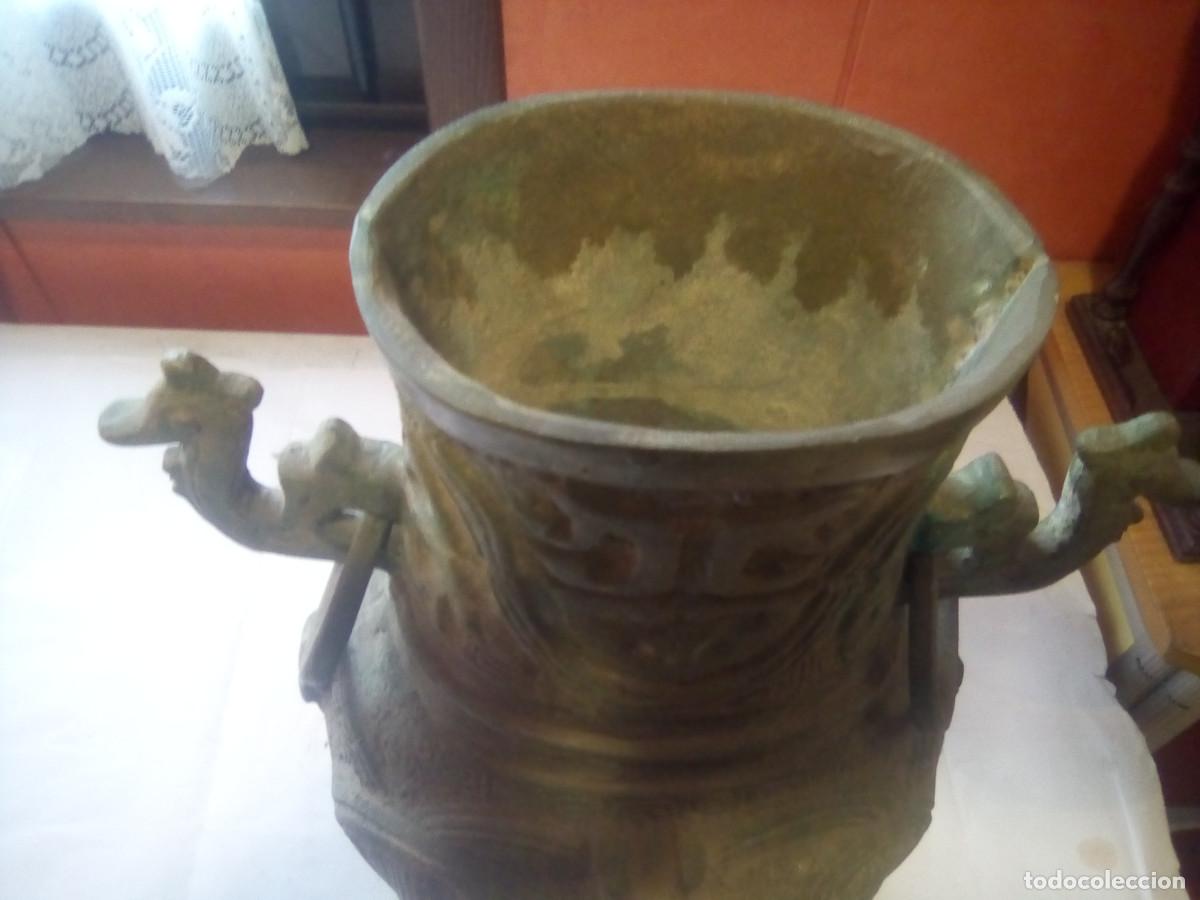 Arte: jarron de bronce base de madera - Foto 7
