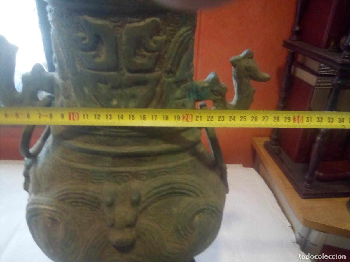 Arte: jarron de bronce base de madera - Foto 12