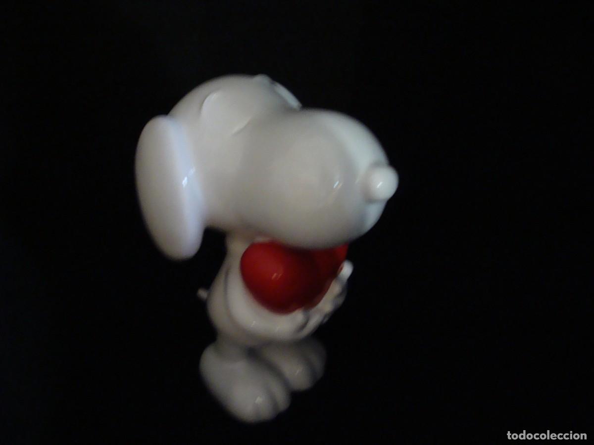 Arte: Escultura de Snoopy en resina, 27 CMS alt.