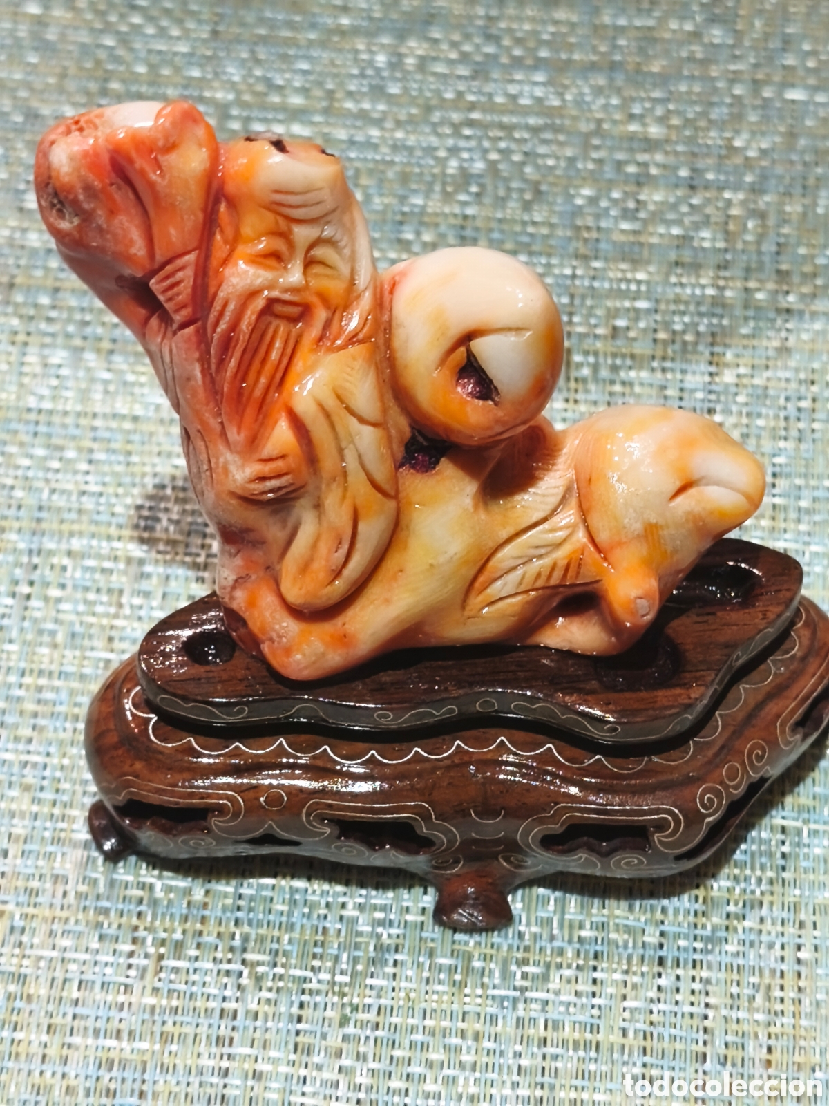 Arte: Figura talla oriental de buda en coral rojo sobre peana unos 8 cm de alto muy escasa ver imagenes