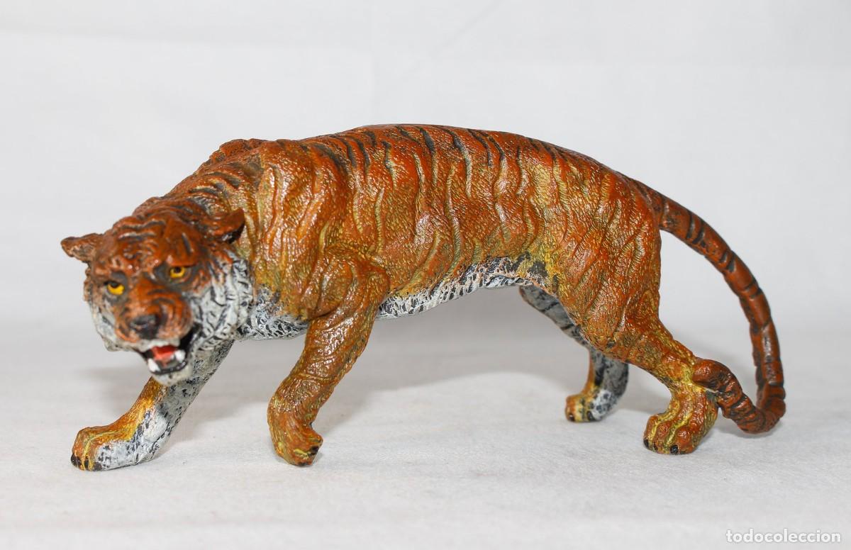 Arte: BERGMAN - TIGRE ACECHANTE - BRONCE VIEN&Eacute;S