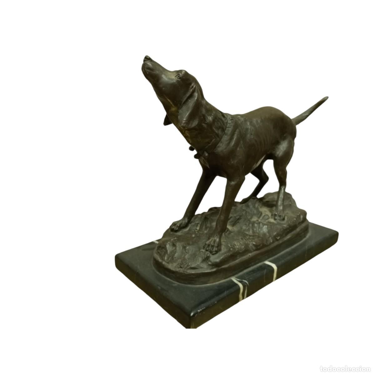 Arte: BRONCE DE PERRO MIRANDO LA LUNA