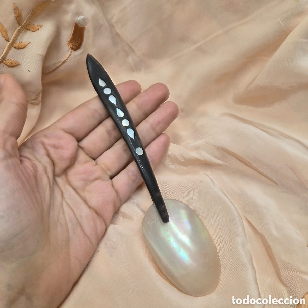 Arte: Cuchara antigua de n&aacute;car (madreperla) y &eacute;bano 18 cm
