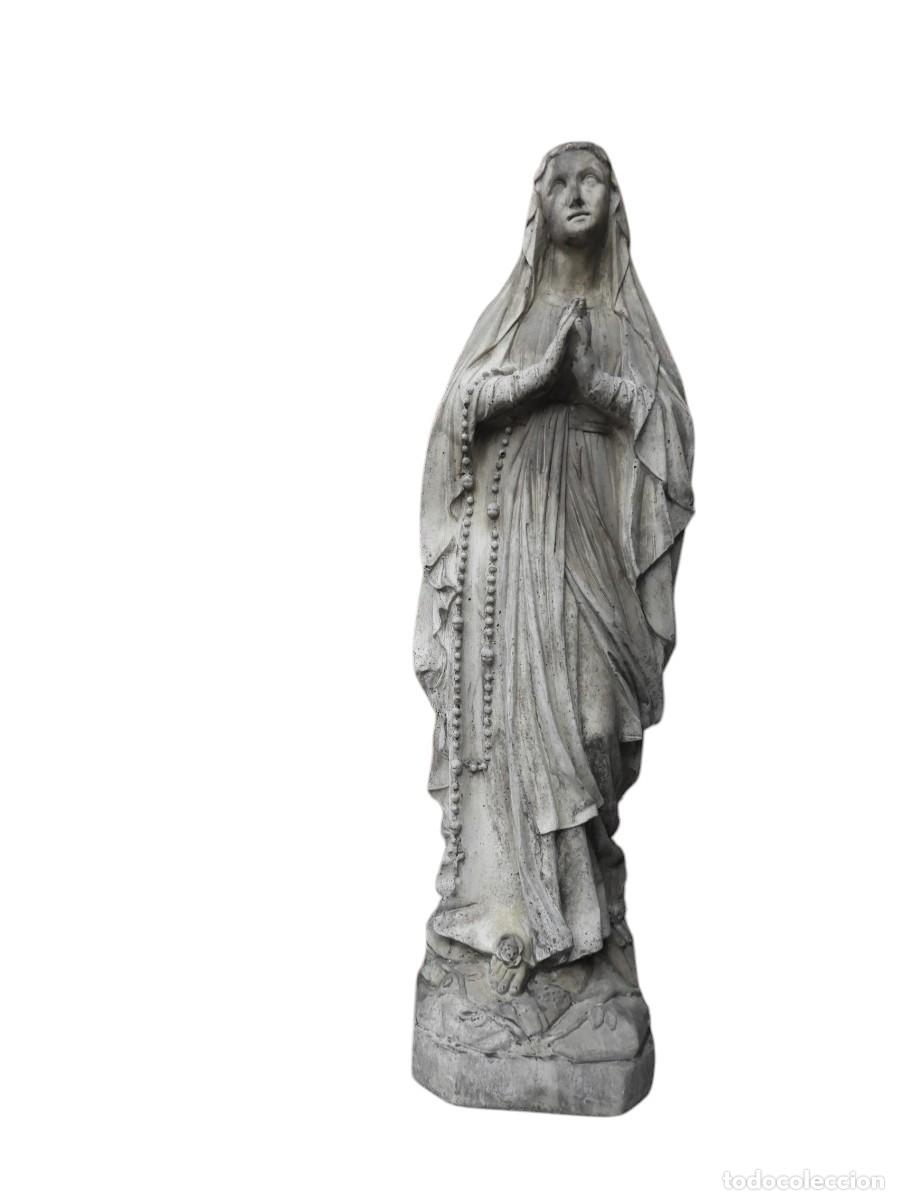 Art: ESTATUA DE LA VIRGEN MARIA EN PIEDRA