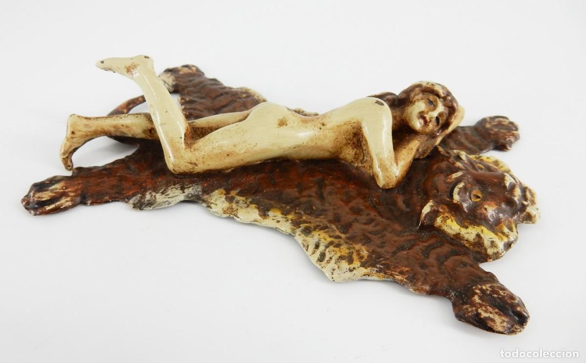 Kunst: BRONCE PINTADO EN FR&Iacute;O DE BERGMAN - FIGURA ER&Oacute;TICA DE UNA DAMA DESNUDA TUMB