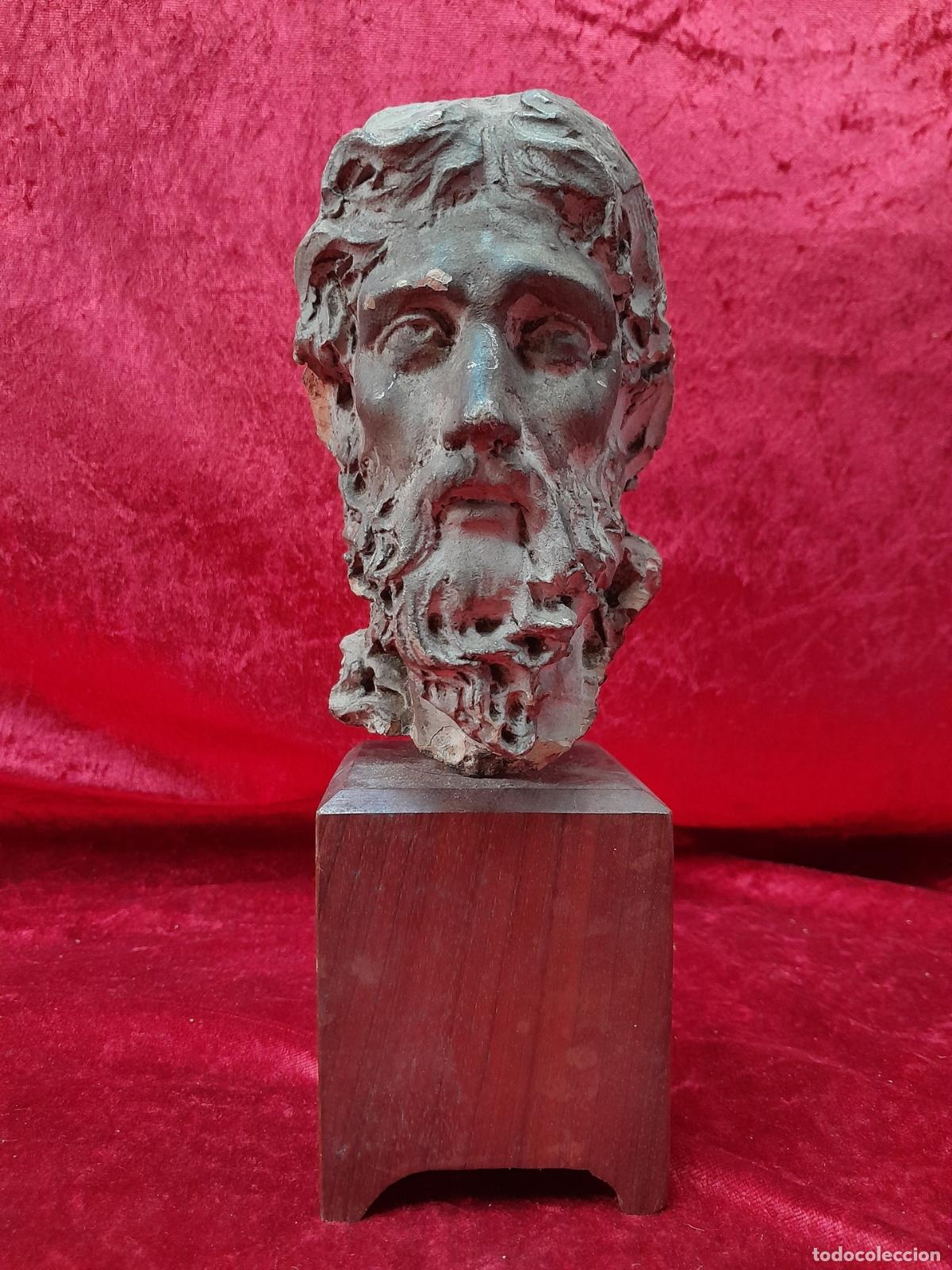 Arte: ANTIGUO BUSTO DE TERRACOTA SOBRE PEANA DE MADERA. SIGLO XVII O ANTERIOR